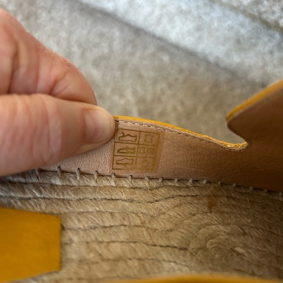 NWOT Lisa B yellow leather pointed toe mule espadrille. Coastal. Classic. Beach - Picture 9 of 10